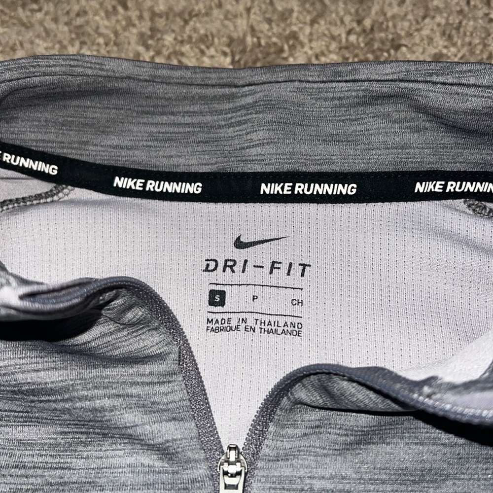Nike Dri-Fit 1/4 zip - Picture 2 of 6